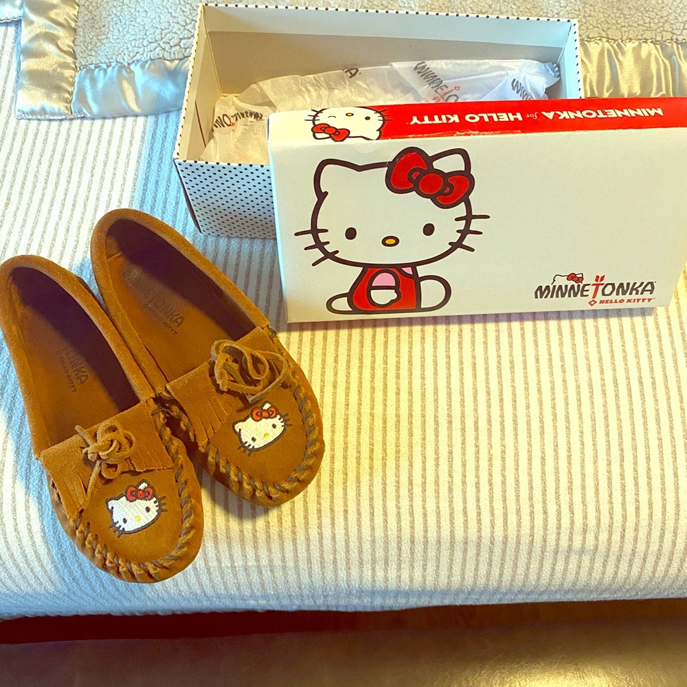 Minnetonka For Hello Kitty Kilty Mocs